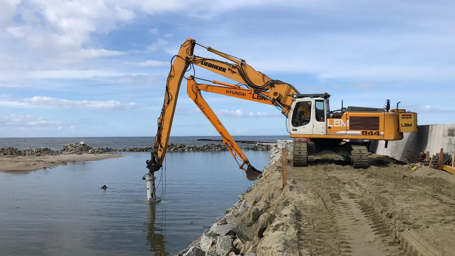 Roboty melioracyjne LBM Polska